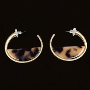{Clara} Tortoise Acrylic & Gold Circle Earrings